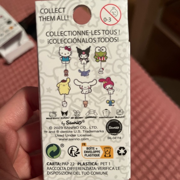 Pompompurin Loungefly enamel pin - Picture 3 of 3